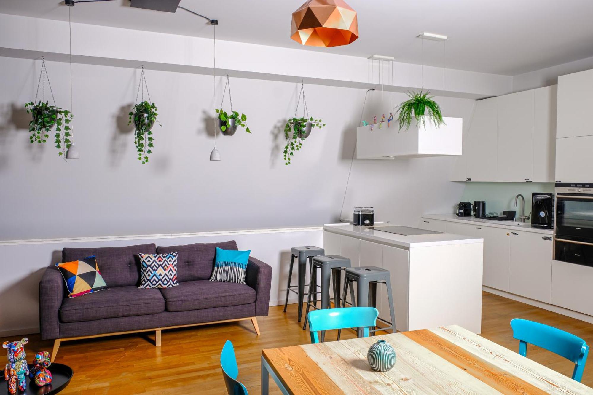 Roof&chill Loft I Overthetop 2-level I 170m2 I 2 Baeder I Bachelor I Familien I Gruppen I Events *